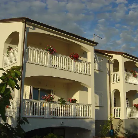 Apartmenthaus Mara * Nova Vas (Porec)