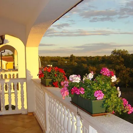 Apartmenthaus Mara Nova Vas (Porec)