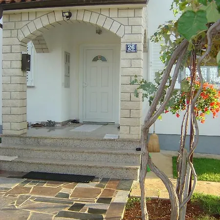 Apartmenthaus Mara Nova Vas (Porec)