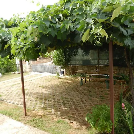 Apartmenthaus Mara Nova Vas (Porec)